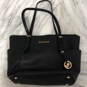 Micheal Kors Jet Set purse